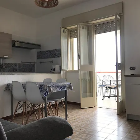 Charming In With Sea View Διαμέρισμα